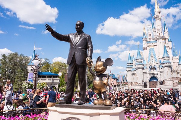 Quels sont les secrets pour un séjour réussi à Disneyland sans faire la queue ?